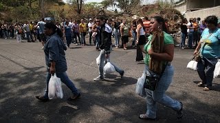 Hundreds Of Venezuelan Women Storm Colombias Border To Find Food [upl. by Davin]