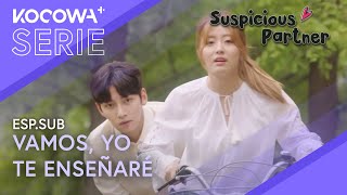 ESPSUB 🚲😍 ¡Mi Crush Me Enseña a Montar Bicicleta  Suspicious Partner EP21  KOCOWA ESPAÑOL [upl. by Terena]