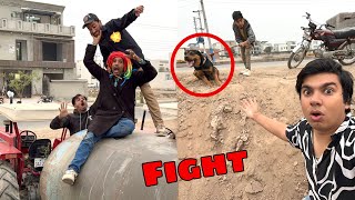 Police Ny Qasai Ko Pakar Lea 😰 Big fight Hoi [upl. by Sivle]