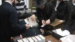 HaRav Chaim Kanievsky Farhers Bachurim from Yeshivas Ohr Sameach in Yerushalayim [upl. by Einolem]