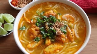 Banh Canh Cua Vietnamese Crab Thick Rice Noodle Soup Recipe [upl. by Elrebmik]