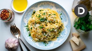 Spaghetti Aglio E Olio 5 Ingredient Pasta Recipe [upl. by Politi313]